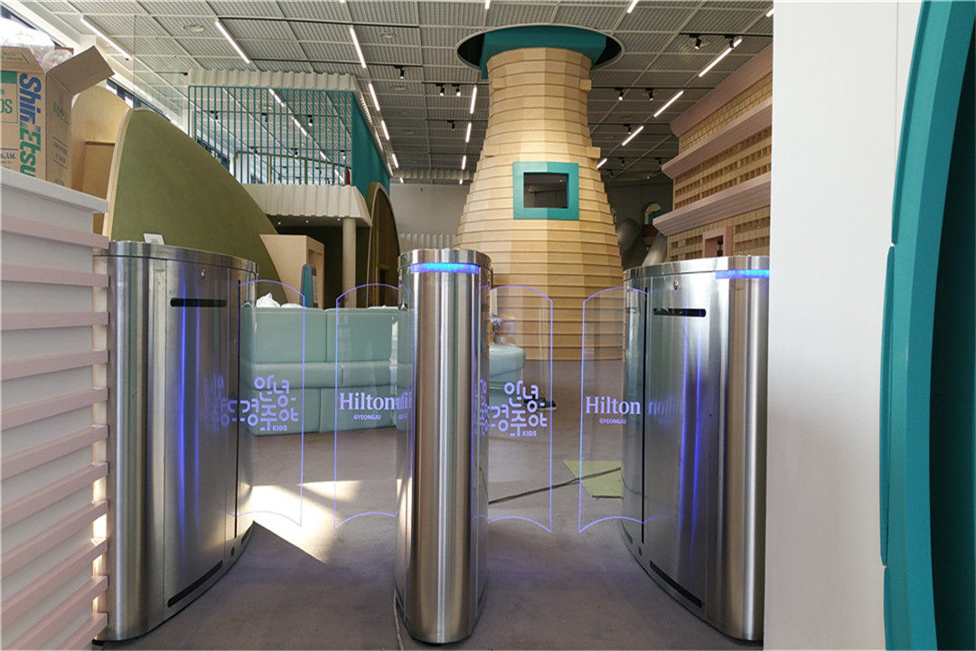 Turnstile Sliding Full Height installatu in Hilton Hotel in Corea